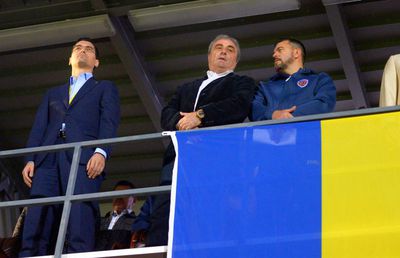 ROMÂNIA U21 - IRLANDA DE NORD U21 3-0 // FOTO A sunat telefonul pe bancă! Cum a explicat Rădoi imaginile care au adus aminte de FCSB: „Am avut o pierdere”