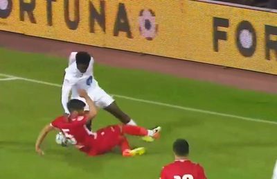 Erori mari de arbitraj în Gaz Metan - Dinamo! Două faze de penalty judecate greșit