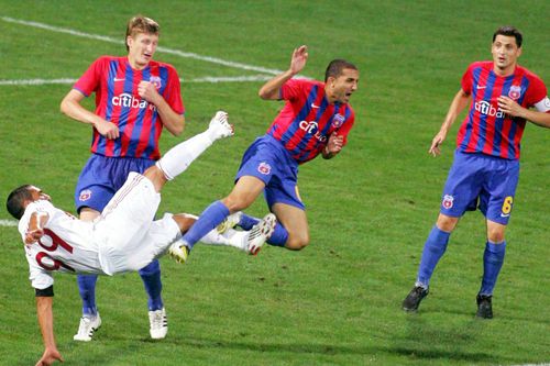 Dorin Goian (primul din stânga) și Mirel Rădoi (primul din dreapta) au fost colegi la FCSB // foto: Imago Images