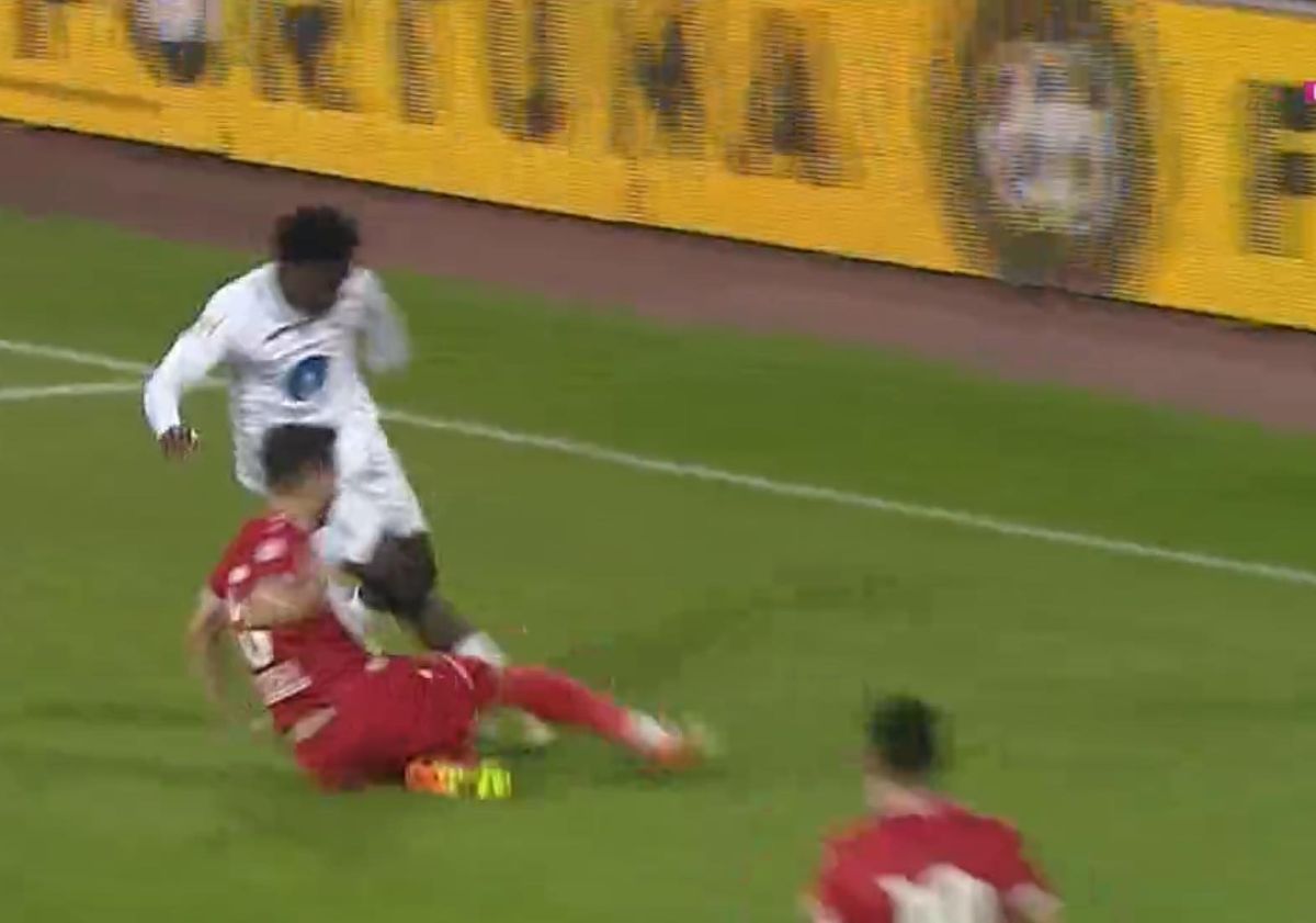 FOTO Gaz Metan - Dinamo, duel Răuță - Alceus în careu