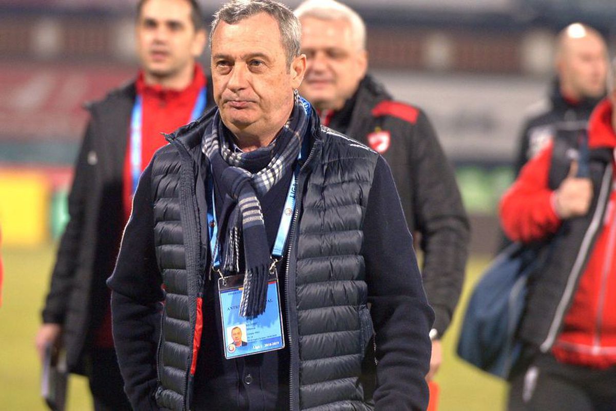 Mircea Rednic, nemulțumit de atitudinea fotbaliștilor experimentați! De ce l-a schimbat pe Sorescu: „La unii e vorba și de asta”