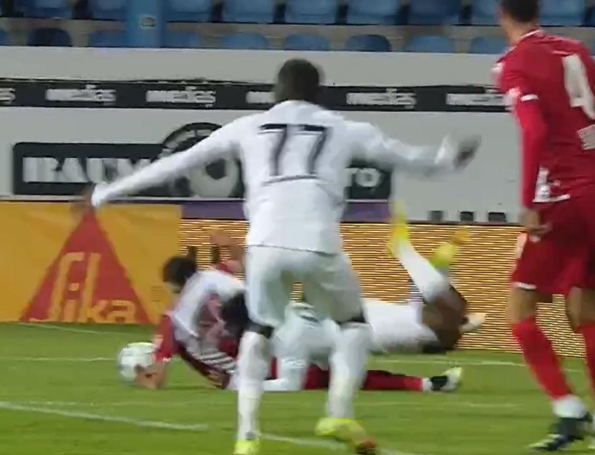 FOTO Gaz Metan - Dinamo, duel Răuță - Alceus în careu