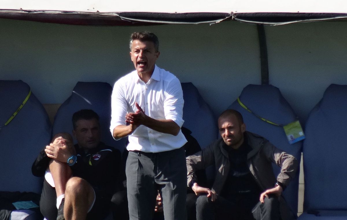 Dinamo câștigă cu Ripensia la Giurgiu, dar Burcă e nemulțumit: „E greu cu astea”