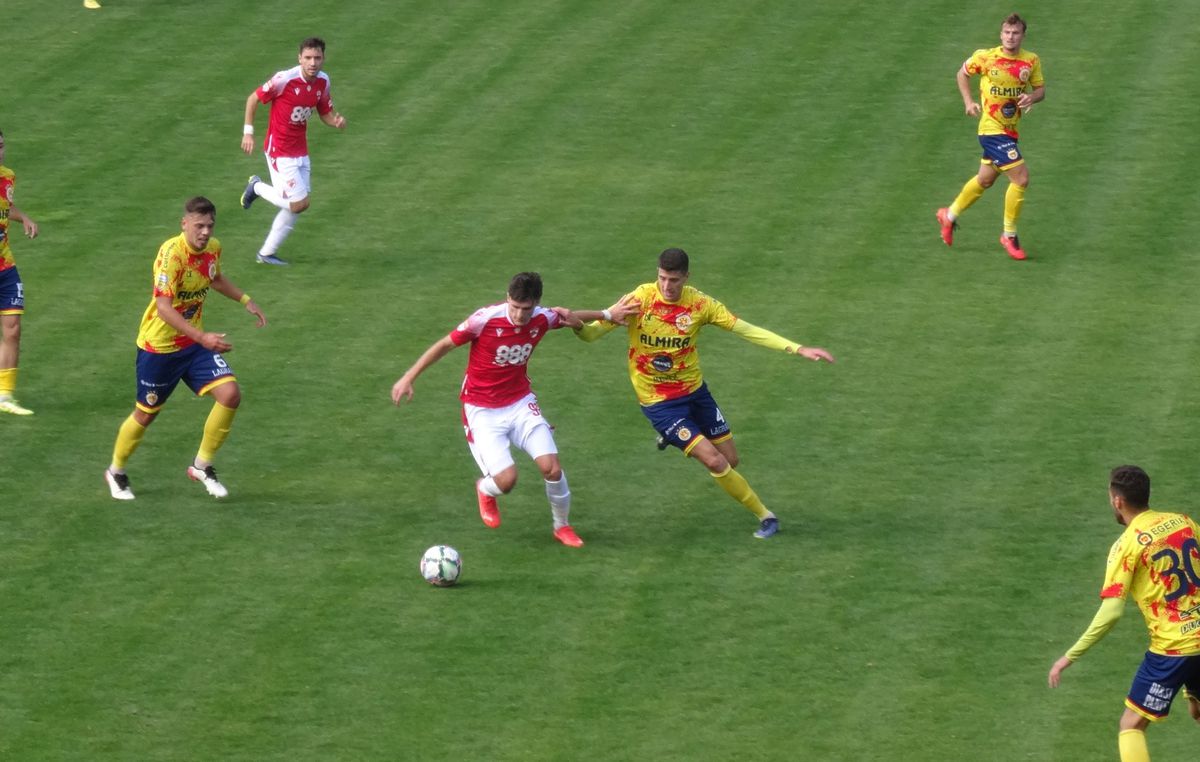 Dinamo câștigă cu Ripensia la Giurgiu, dar Burcă e nemulțumit: „E greu cu astea”