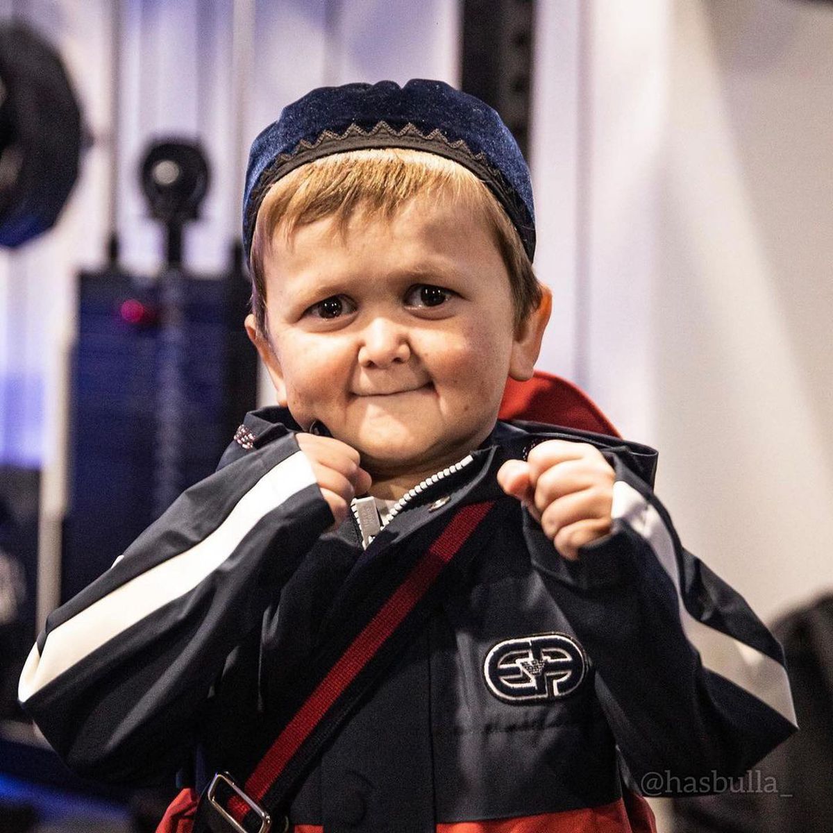 Povestea lui Hasbulla, tânărul de 20 de ani care arată ca un copil de cinci ani și a ajuns în UFC: „Am semnat contractul de luptător”