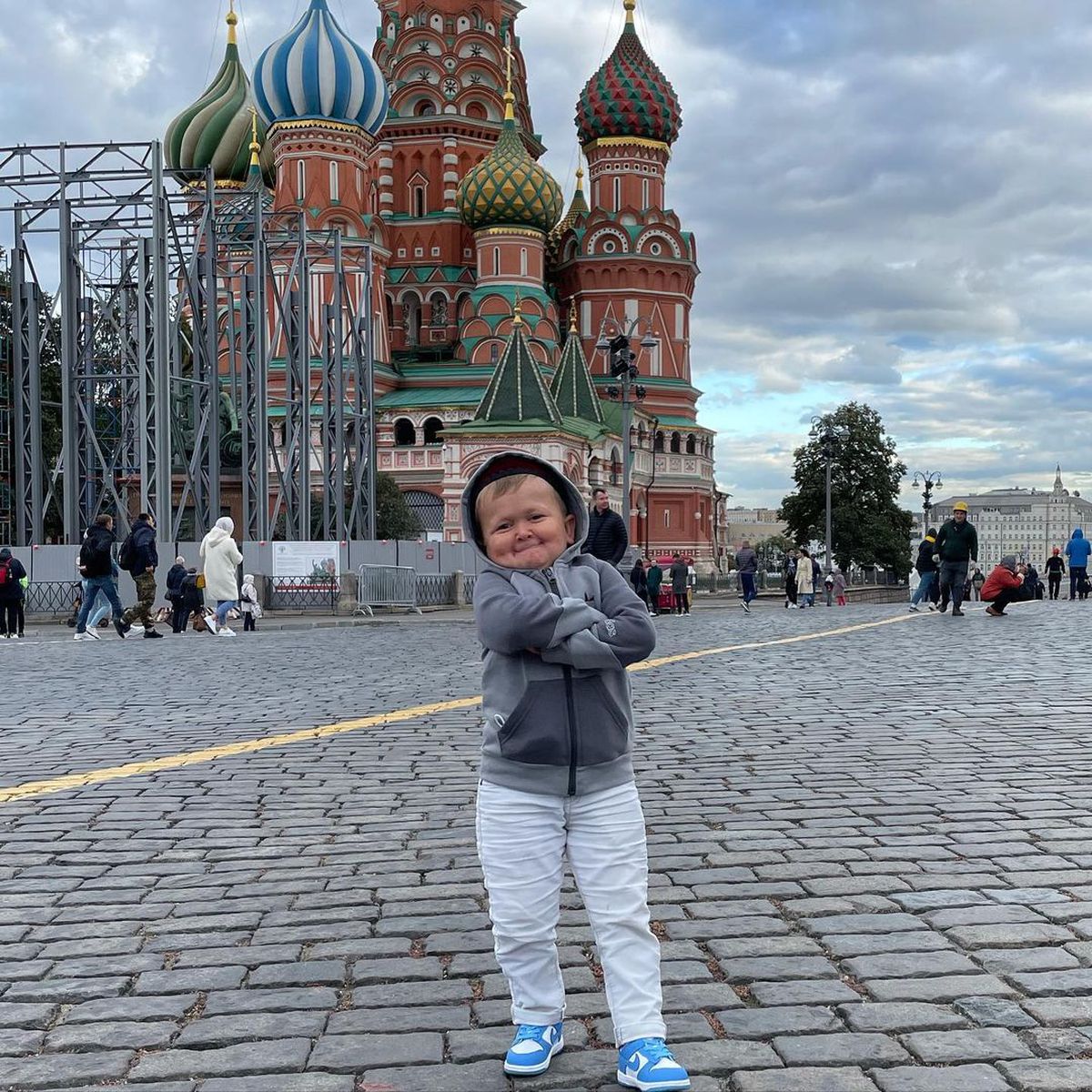 Povestea lui Hasbulla, tânărul de 20 de ani care arată ca un copil de cinci ani și a ajuns în UFC: „Am semnat contractul de luptător”