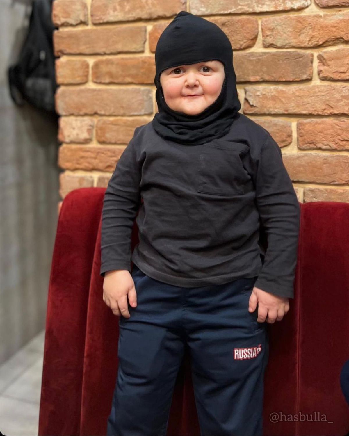 Povestea lui Hasbulla, tânărul de 20 de ani care arată ca un copil de cinci ani și a ajuns în UFC: „Am semnat contractul de luptător”