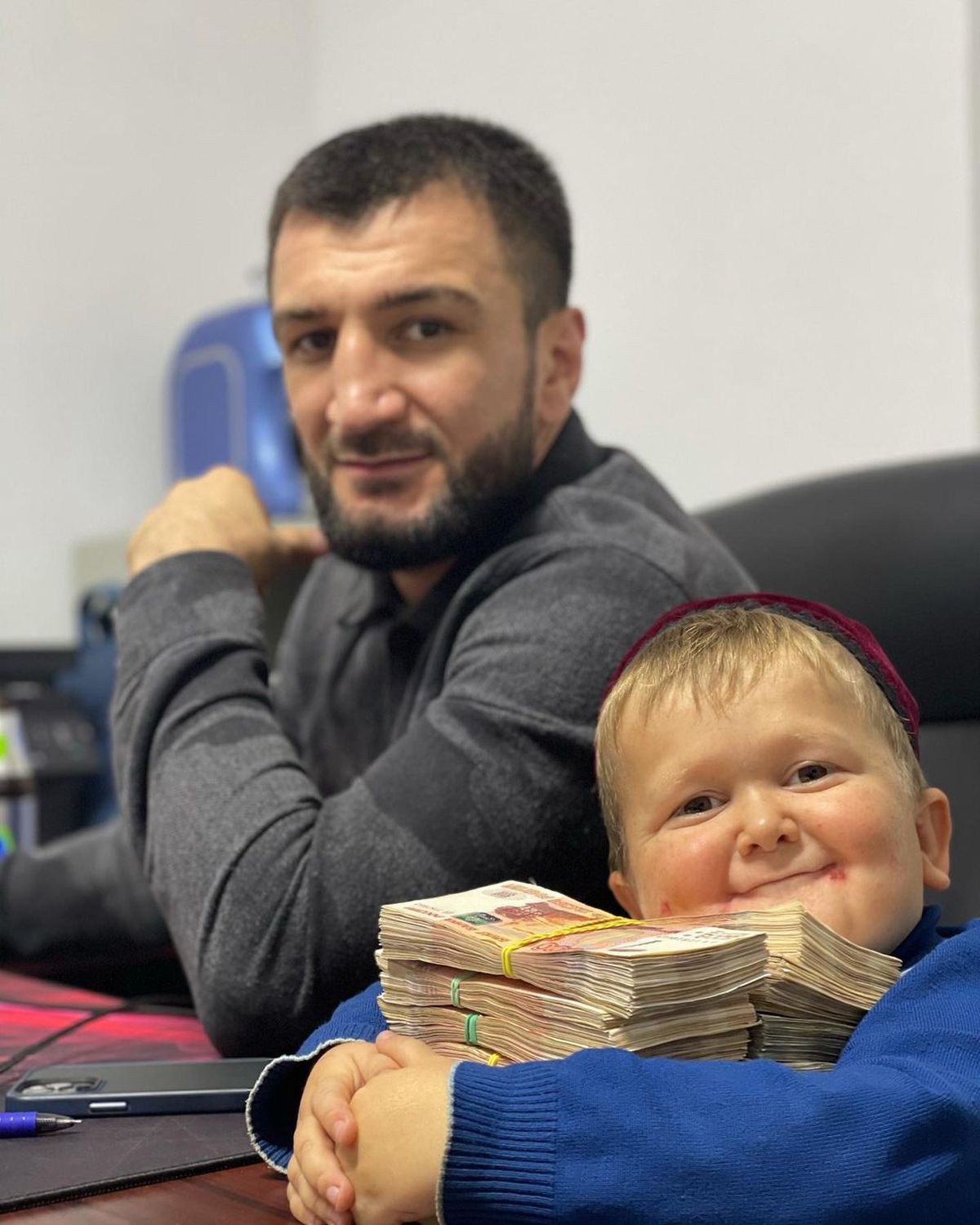 Povestea lui Hasbulla, tânărul de 20 de ani care arată ca un copil de cinci ani și a ajuns în UFC: „Am semnat contractul de luptător”