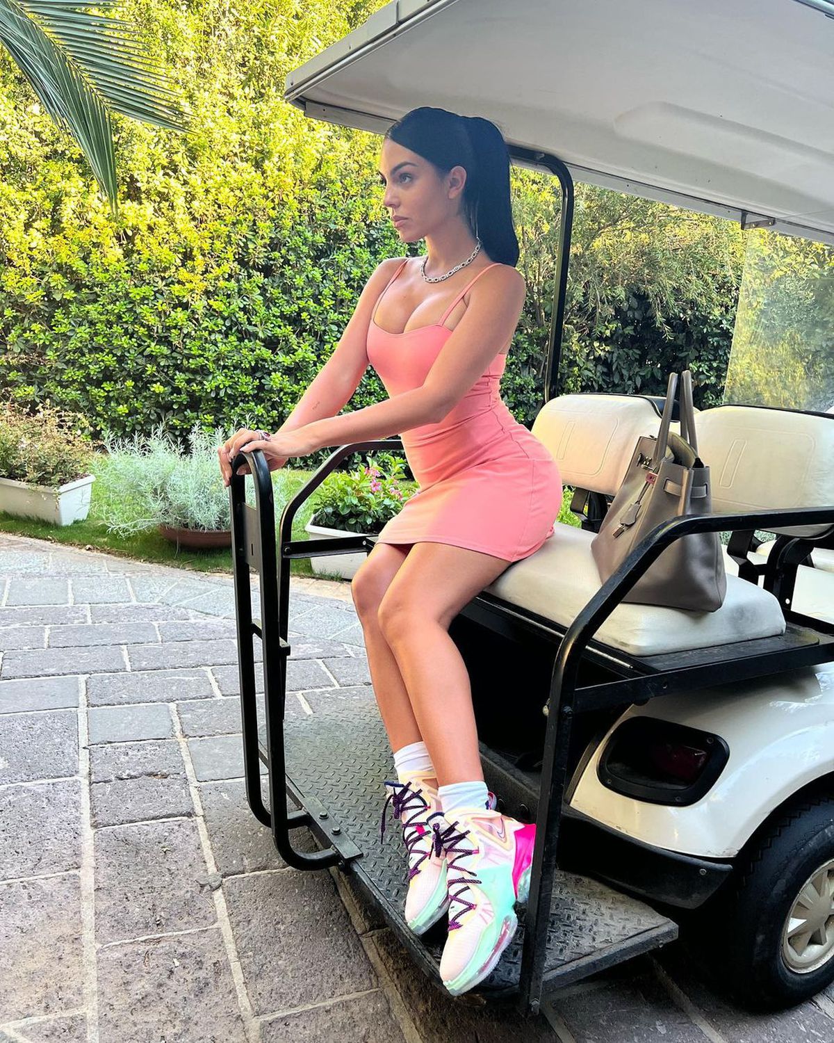 Georgina Rodriguez le-a sucit mințile arabilor. Cum a apărut la cel mai recent meci al lui Cristiano Ronaldo