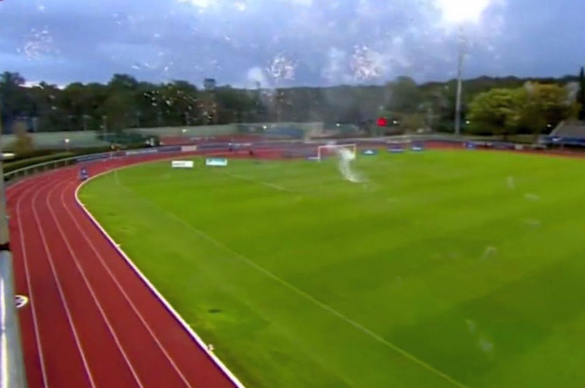 Un nou incident în Franța, la mai puțin de o săptămână după ce un meci din Ligue 1 fusese întrerupt » Trei minori au dat cu artificii și petarde la partida lui PSG