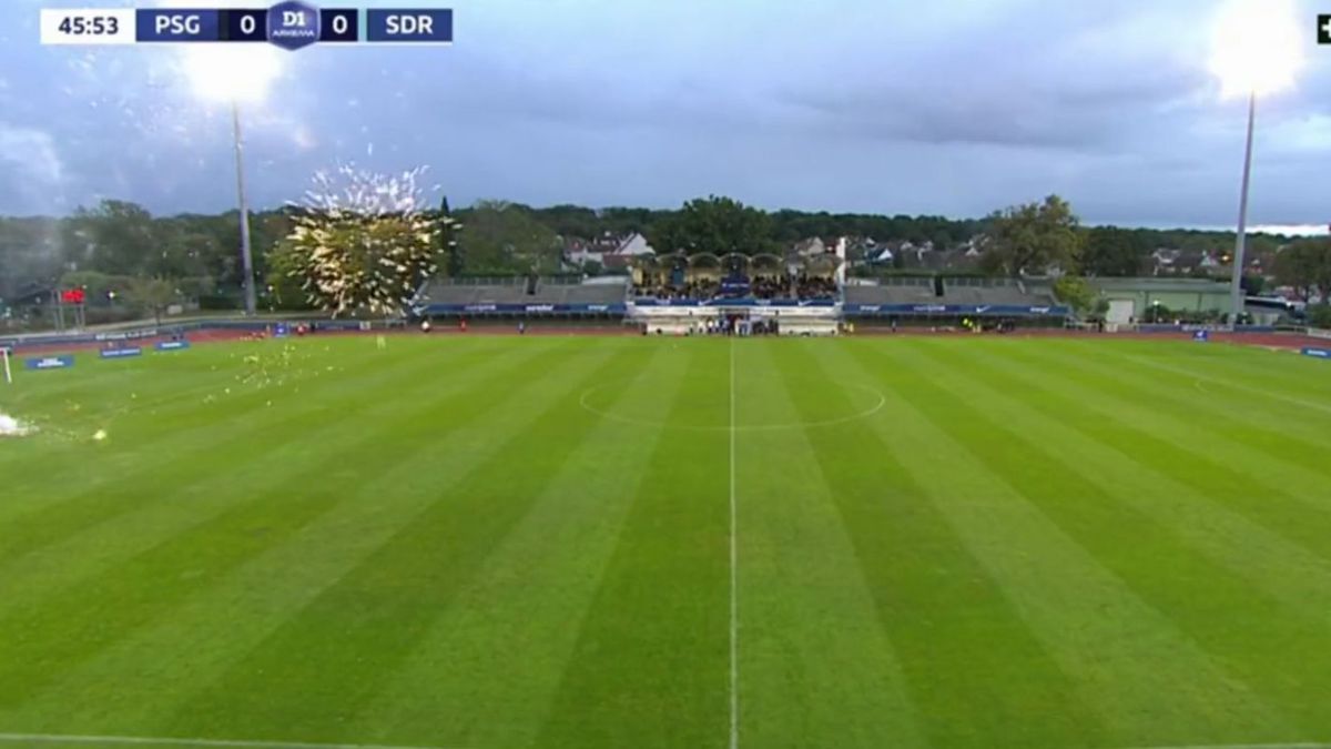 Un nou incident în Franța, la mai puțin de o săptămână după ce un meci din Ligue 1 fusese întrerupt » Trei minori au dat cu artificii și petarde la partida lui PSG