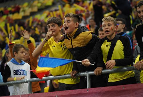 Peste 20.000 de copii entuziaști, fete și băieți, au susținut naționala României la meciul cu Andorra, ridicând nivelul decibelilor, colorând Arena Națională și chiar și jocul „tricolorilor”.