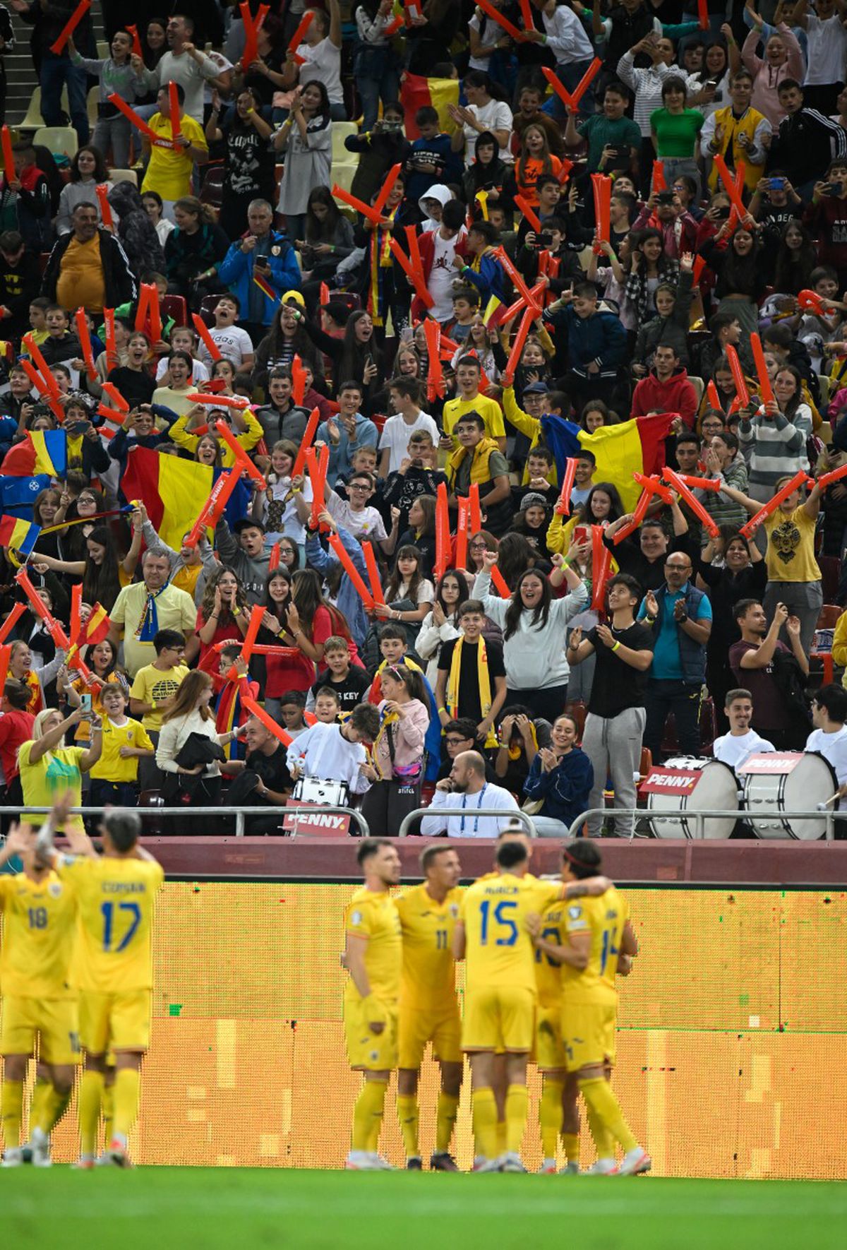Cel mai darnic „tricolor” pe Arena Națională » Cadoul făcut unor copii din tribune
