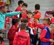 Lecție de bun-simț dată de un grup de copii la finalul meciului România - Andorra