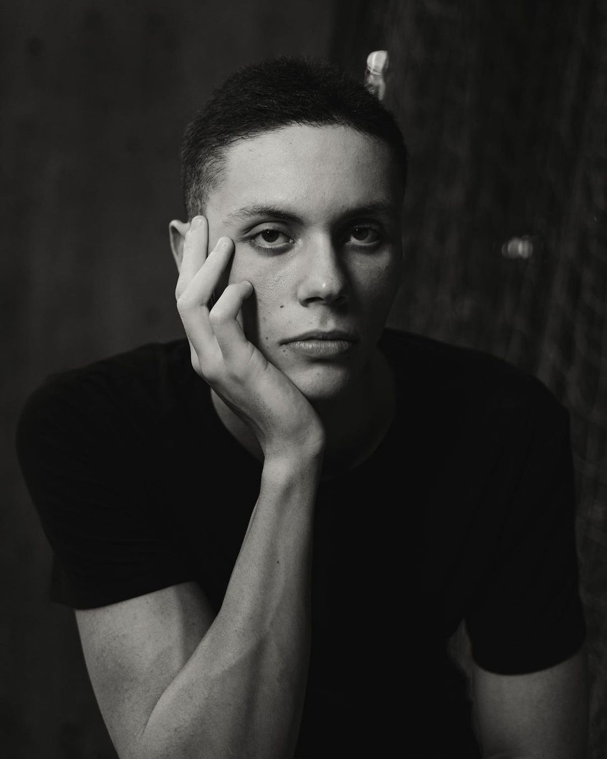 David Popovici i s-a destăinuit lui Micutzu: „Un membru al familiei se confruntă cu dependența de droguri și jocuri de noroc” + Drumul de la copilul agresat de antrenoare la campionul olimpic