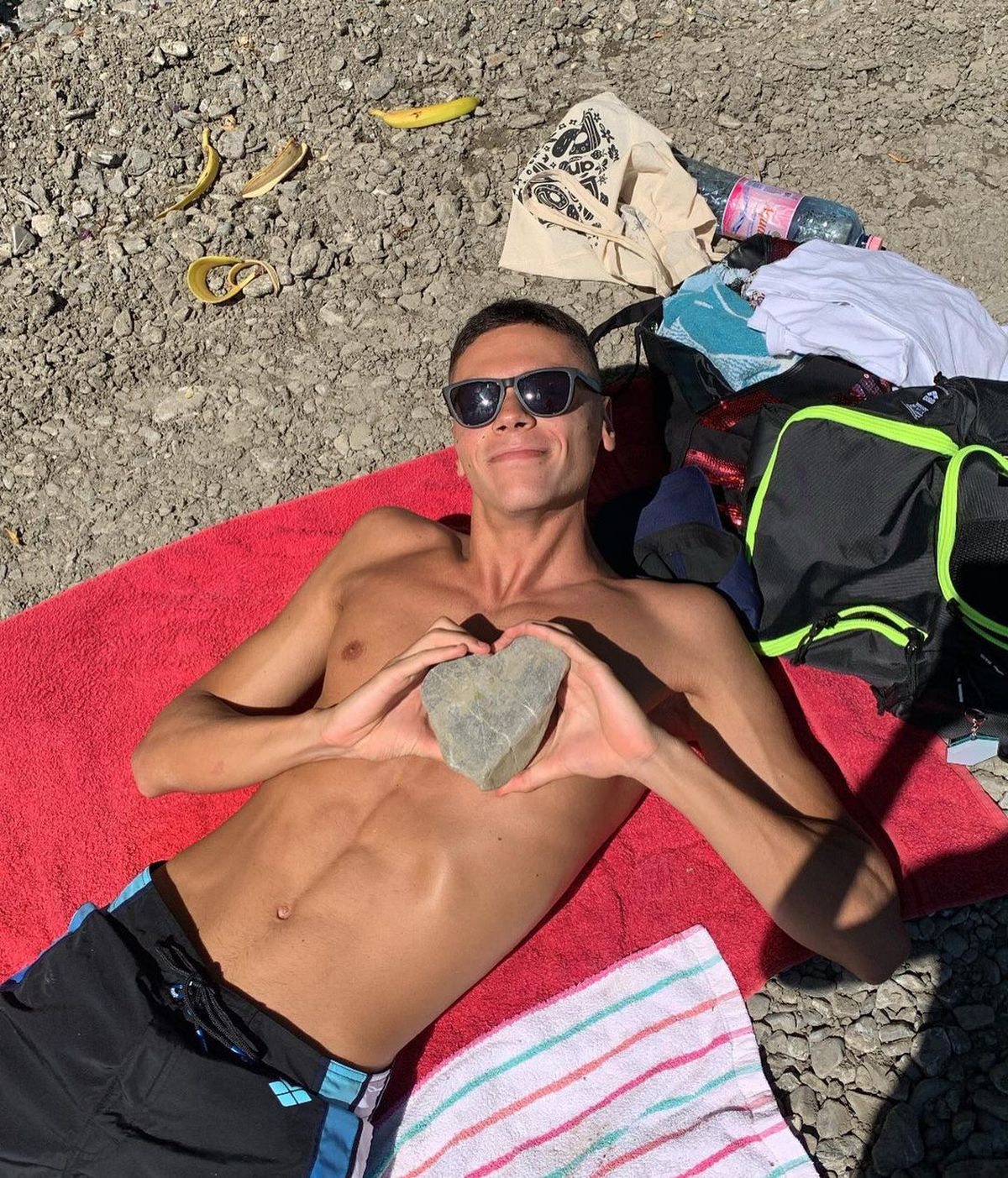 David Popovici i s-a destăinuit lui Micutzu: „Un membru al familiei se confruntă cu dependența de droguri și jocuri de noroc” + Drumul de la copilul agresat de antrenoare la campionul olimpic