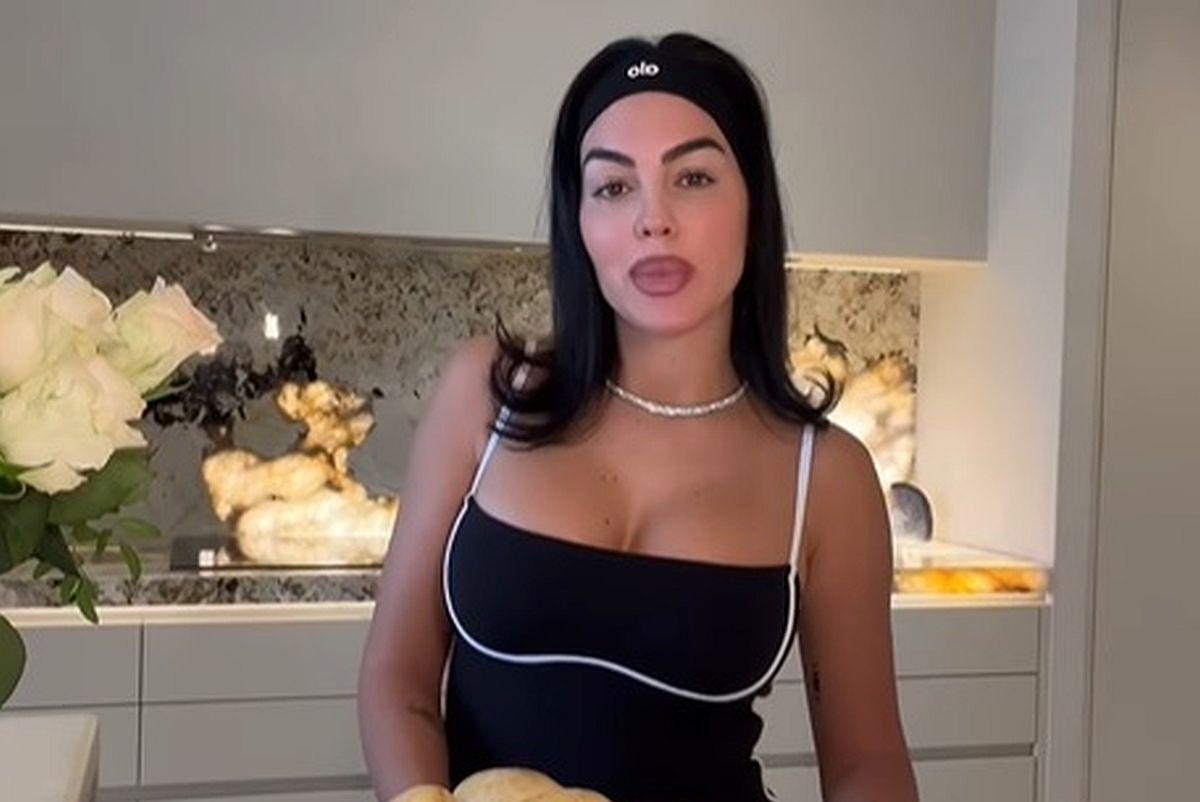 Georgina s-a pozat doar în ... tricou pentru a sărbători live golurile lui Cristiano Ronaldo! » Fotografia devenită virală