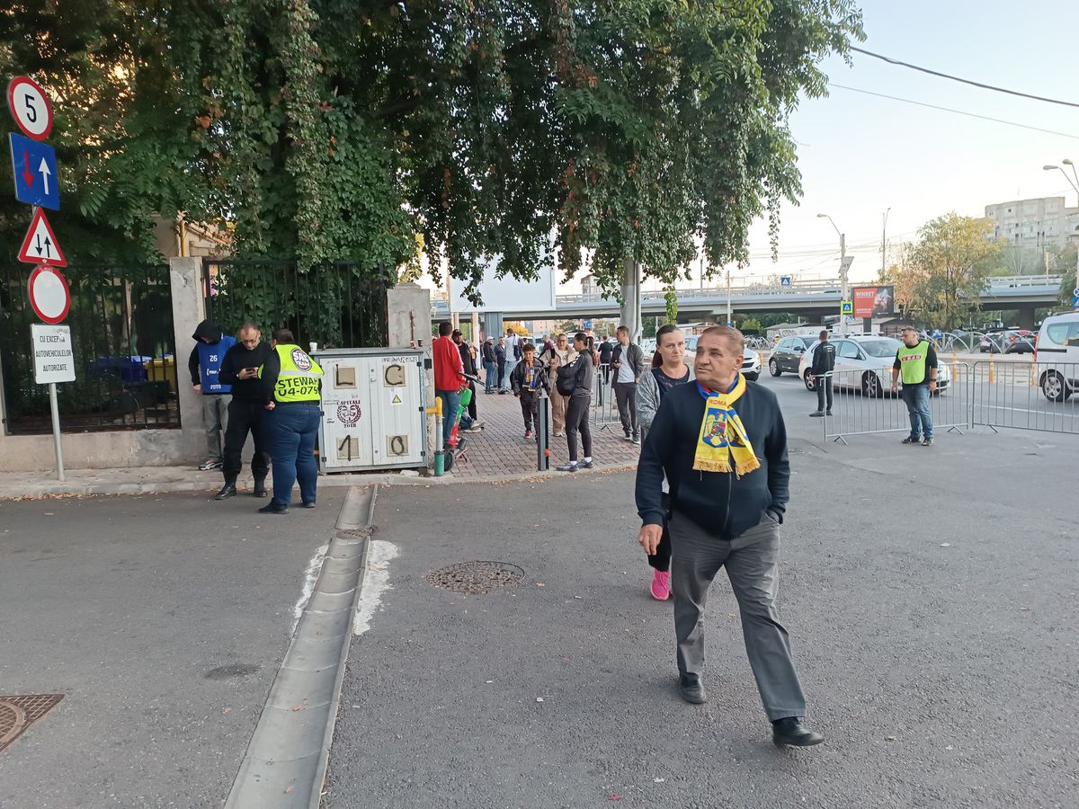 Suporterii au ajuns la stadion pentru meciul României U21 cu Elveția