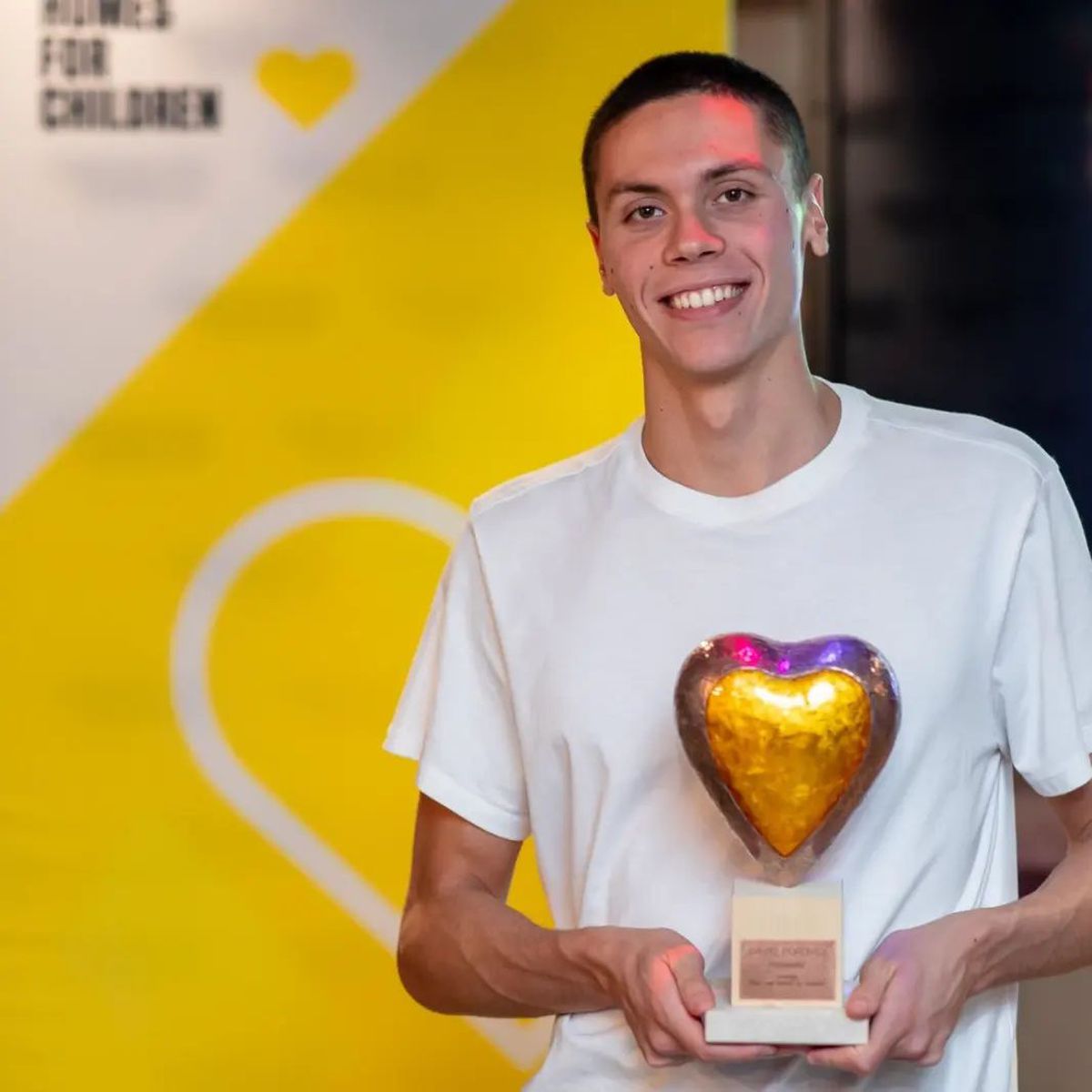 David Popovici, apariție total surprinzătoare » Unde a ales să meargă în vacanță, după Campionatele Mondiale de la Fukuoka