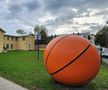 Statuia lui James Naismith, din Kaunas