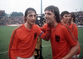 După ce a făcut praf un jucător, Cornel Dinu elogiază un „tricolor”: „Parcă e Krol din Olanda lui Cruyff!”