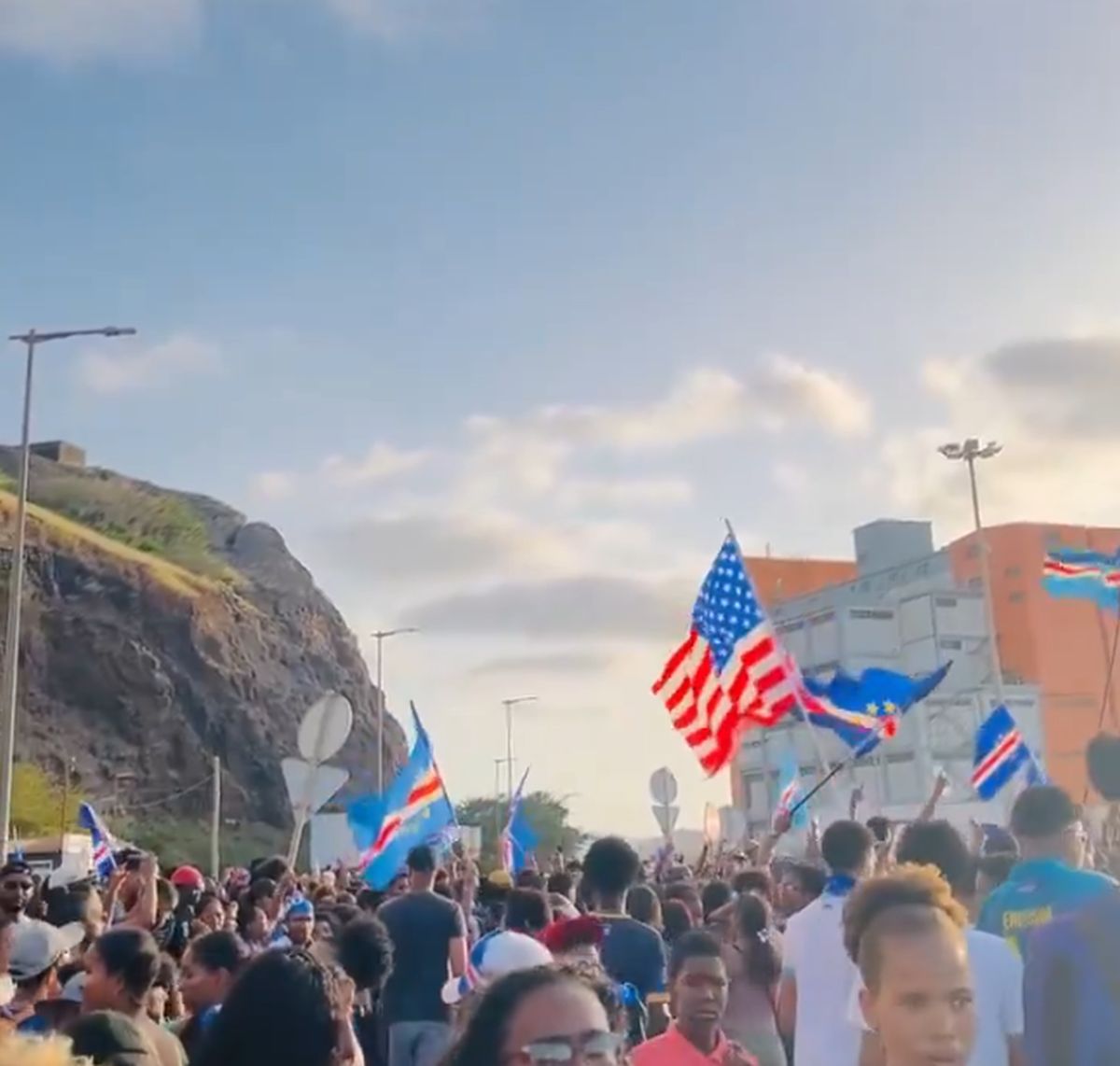 Fotbalistul din Liga 1 calificat la Campionatul Mondial din 2026: „Nu am văzut niciodată țara atât de unită” » Imagini cu sărbătoarea națională declanșată