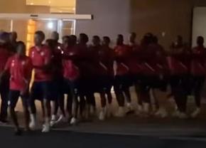 Moment Viral! Fanii adverși au încercat să le strice somnul înaintea meciului din preliminariile pentru Cupa Mondială » Surprinzător ce a urmat