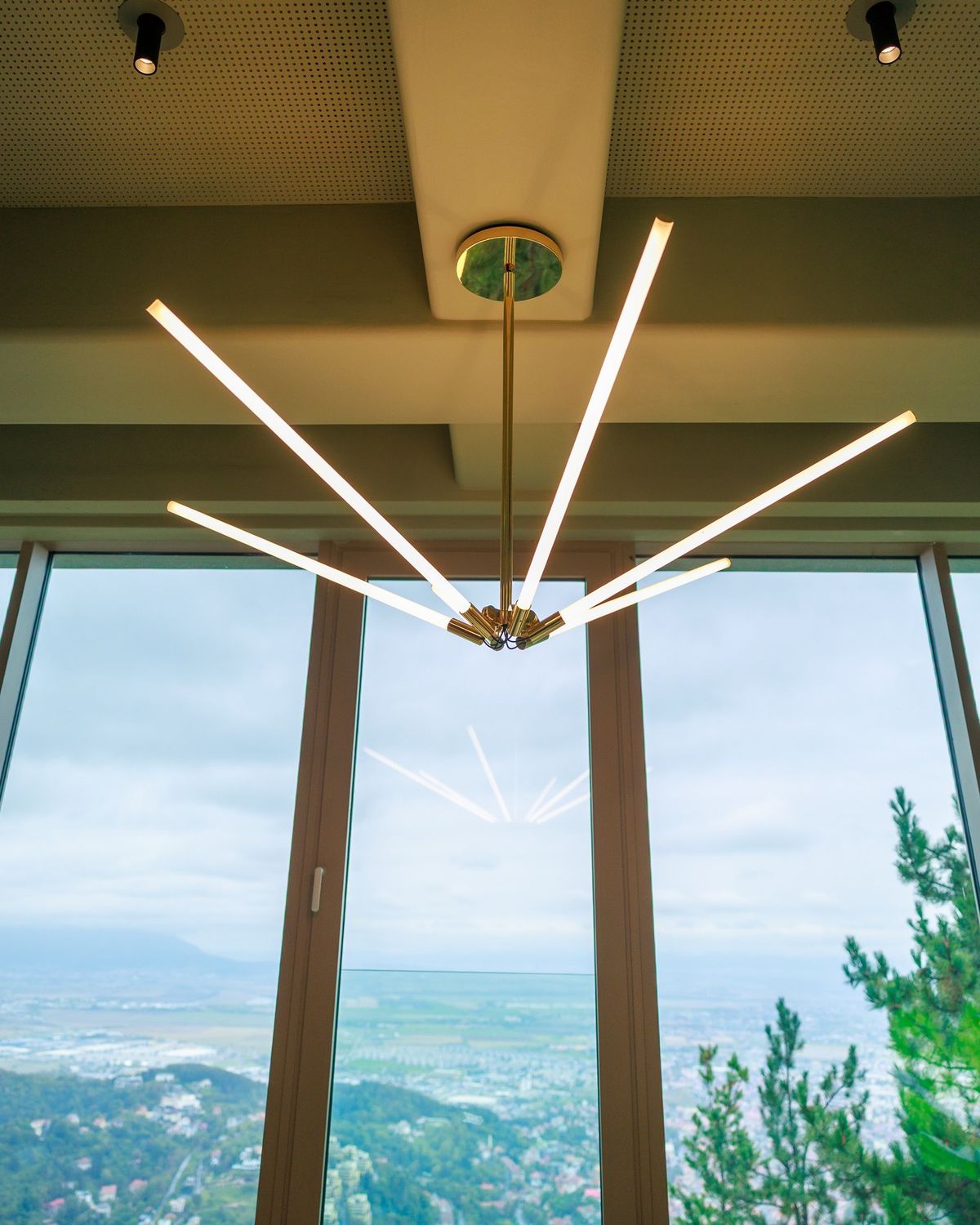 Telecabina Tâmpa şi restaurantul Panoramic din Braşov / Foto: Facebook