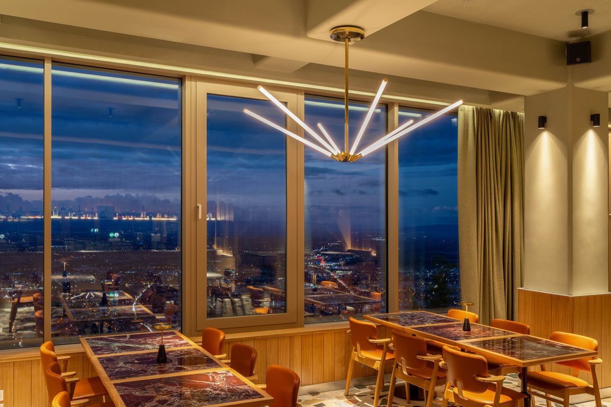 Telecabina Tâmpa şi restaurantul Panoramic din Braşov / Foto: Facebook