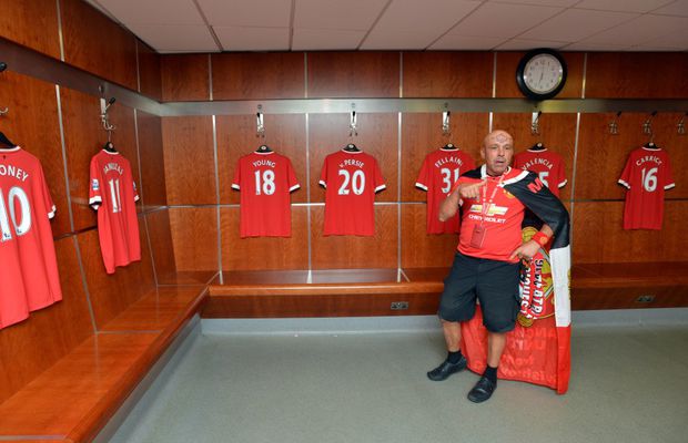 Și-a tatuat emblema pe frunte, și-a schimbat numele pentru club și și-a numit pisica David Beckham: a murit Manchester United, cel mai mare fan al „diavolilor roșii”