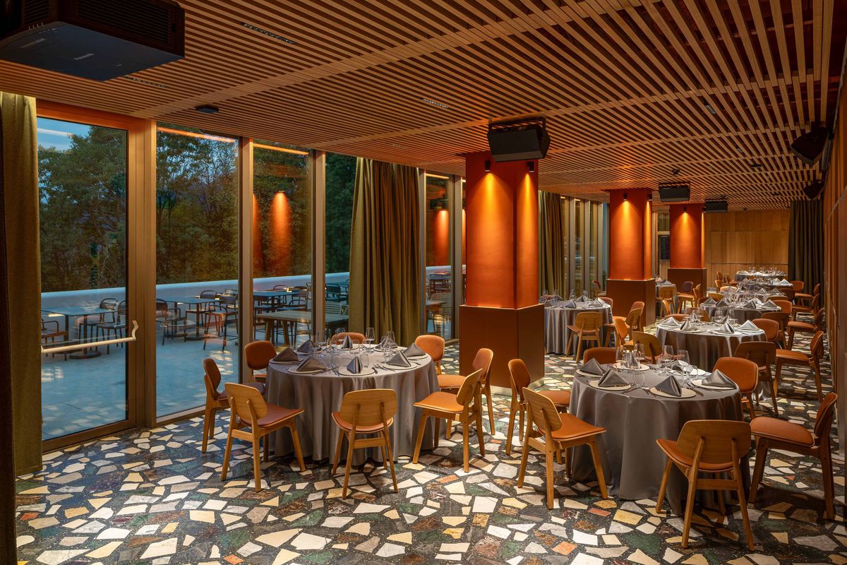 Telecabina Tâmpa şi restaurantul Panoramic din Braşov / Foto: Facebook