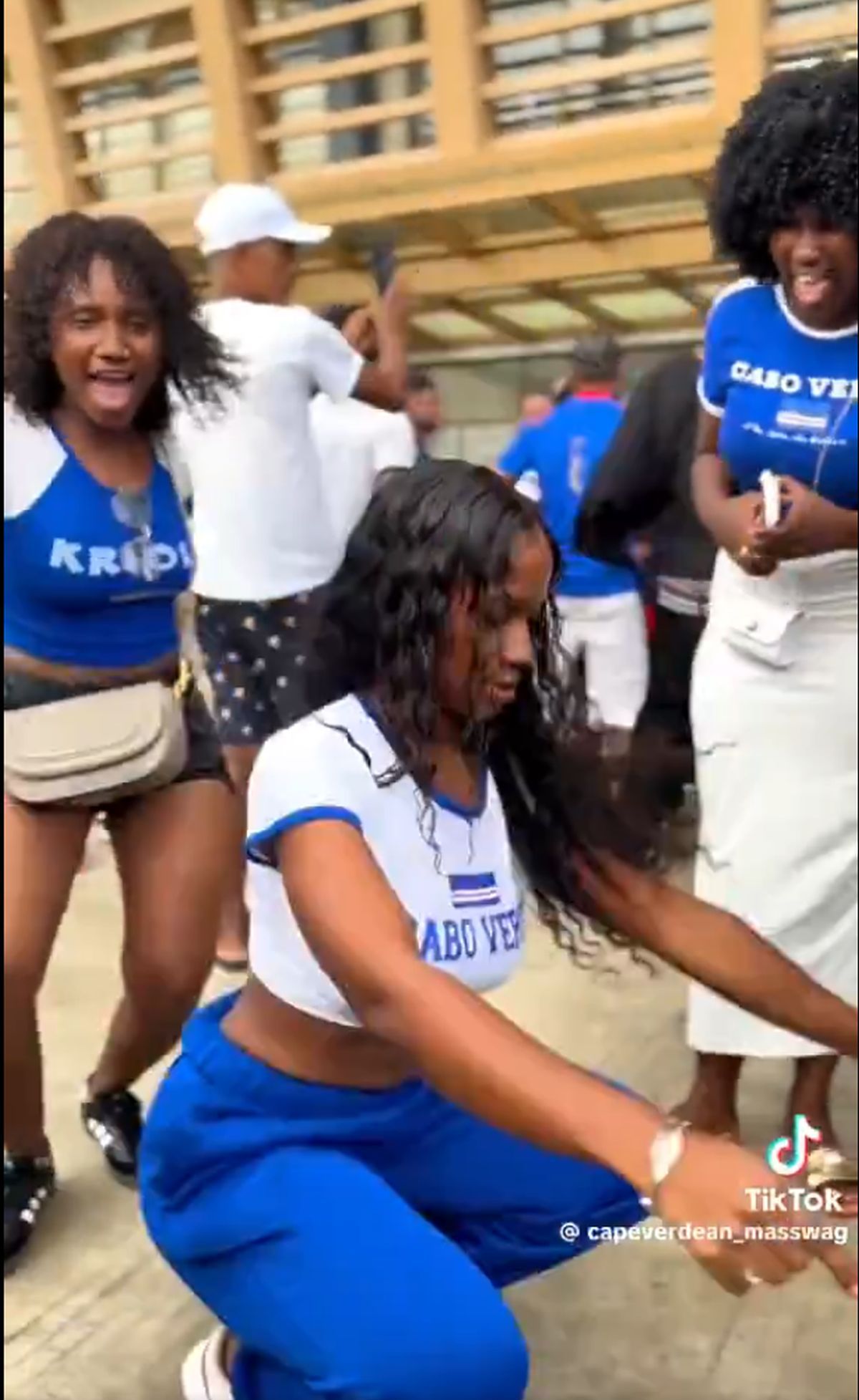 Fotbalistul din Liga 1 calificat la Campionatul Mondial din 2026: „Nu am văzut niciodată țara atât de unită” » Imagini cu sărbătoarea națională declanșată