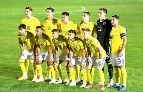 Rândul de sus:  David Miculescu, Victor Dican, Antonio Sefer, Bogdan Racovițan, Mihai Popa, Vladimir Screciu

Rândul de jos: Ianis Stoica, Valentin Țicu, Alexandru Țîrlea, Dragoș Albu, Claudiu Petrila