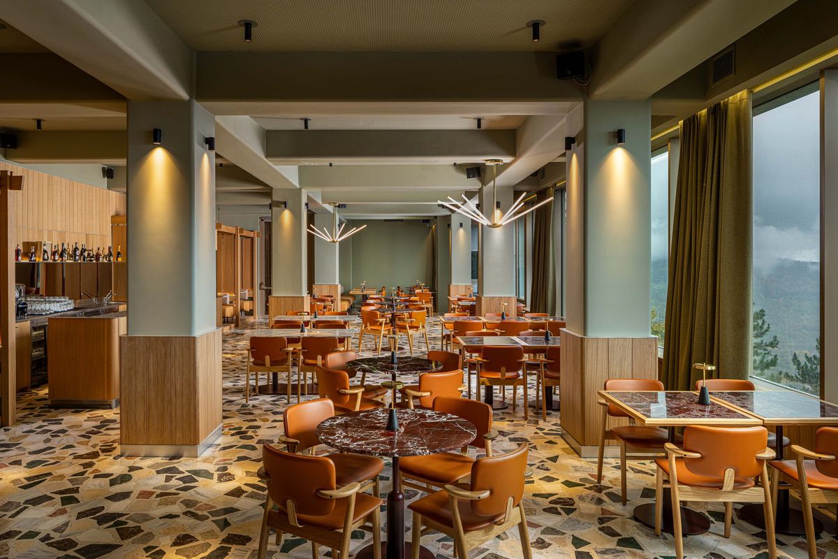 Telecabina Tâmpa şi restaurantul Panoramic din Braşov / Foto: Facebook