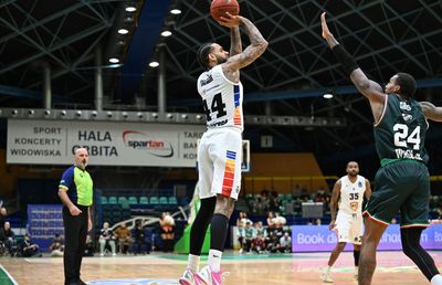 U-BT Cluj-Napoca, înfrângere dureroasă în Polonia, după ce și-a condus adversara la 16 puncte » Mihai Silvășan: „Acesta e baschetul”