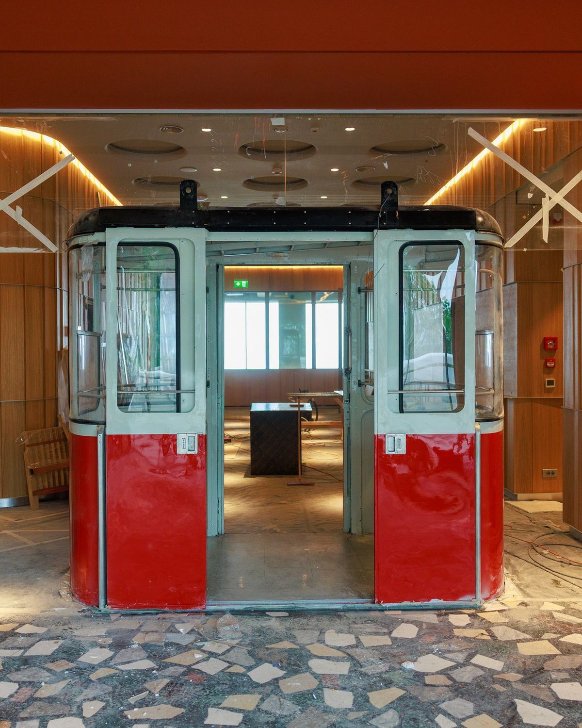 Telecabina Tâmpa şi restaurantul Panoramic din Braşov / Foto: Facebook