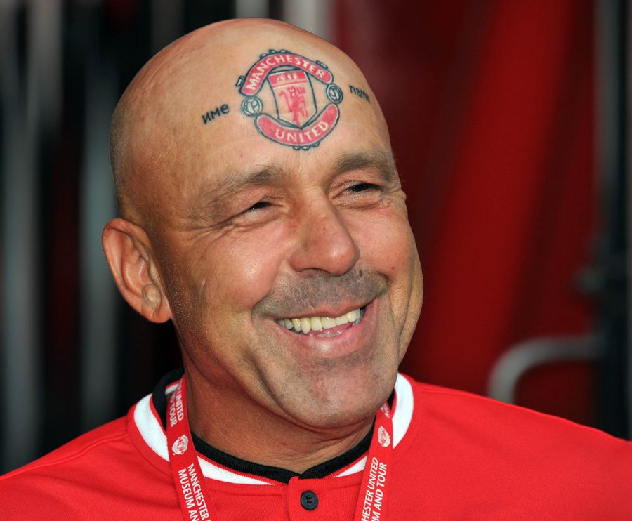 Și-a tatuat emblema pe frunte, și-a schimbat numele pentru club și și-a numit pisica David Beckham: a murit Manchester United, cel mai mare fan al „diavolilor roșii”
