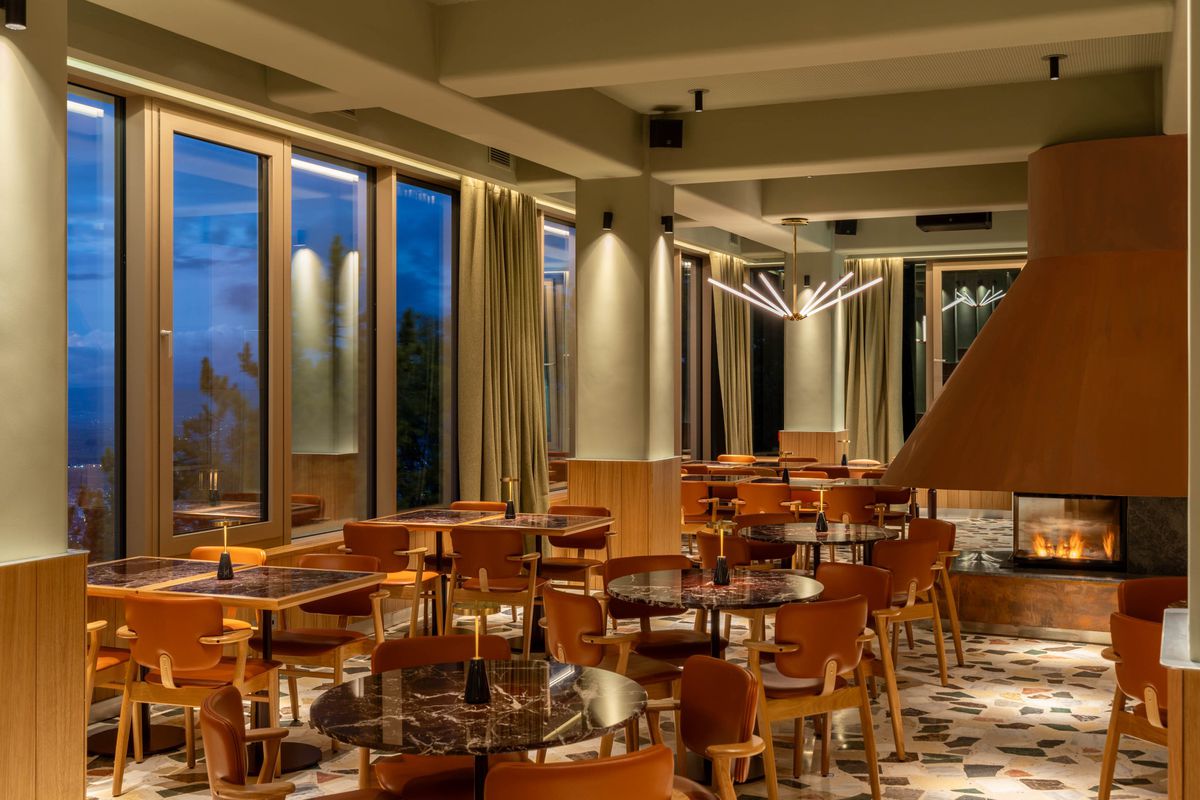 Telecabina Tâmpa şi restaurantul Panoramic din Braşov / Foto: Facebook