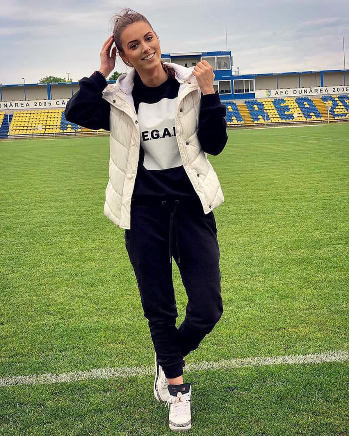 FOTO Cel mai sexy reporter LOOK se destăinuie: „Suporterii români sunt comozi, le lipsește pasiunea cu adevărat”