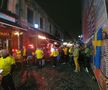 ROMÂNIA - SUEDIA // VIDEO + FOTO Care rivalitate? Fanii suedezi și cei români s-au distrat împreună în Centrul Vechi