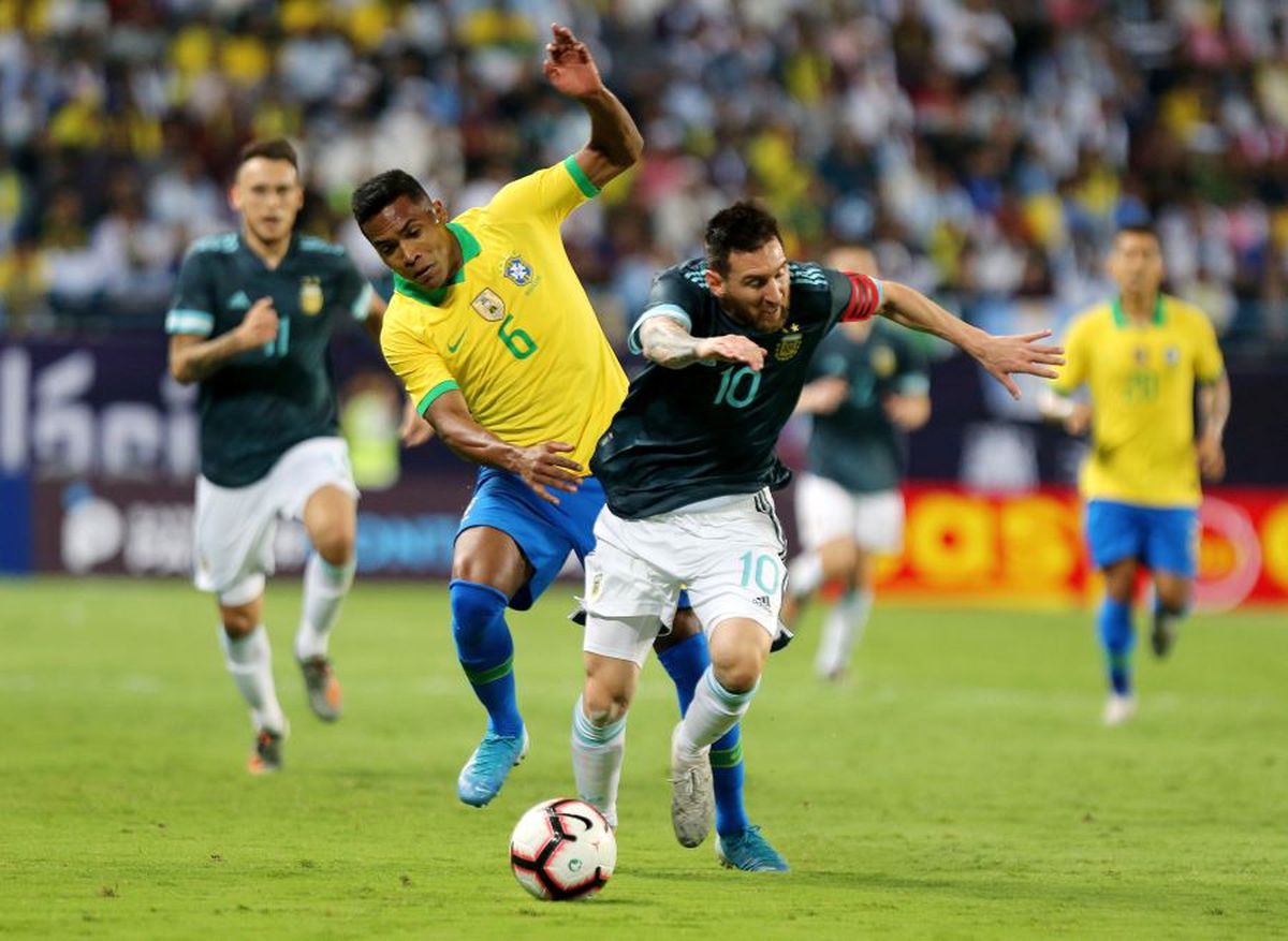 BRAZILIA - ARGENTINA 0-1 // VIDEO Superamical câștigat de „pume” prin golul lui Messi într-un meci în care s-au ratat și două penalty-uri