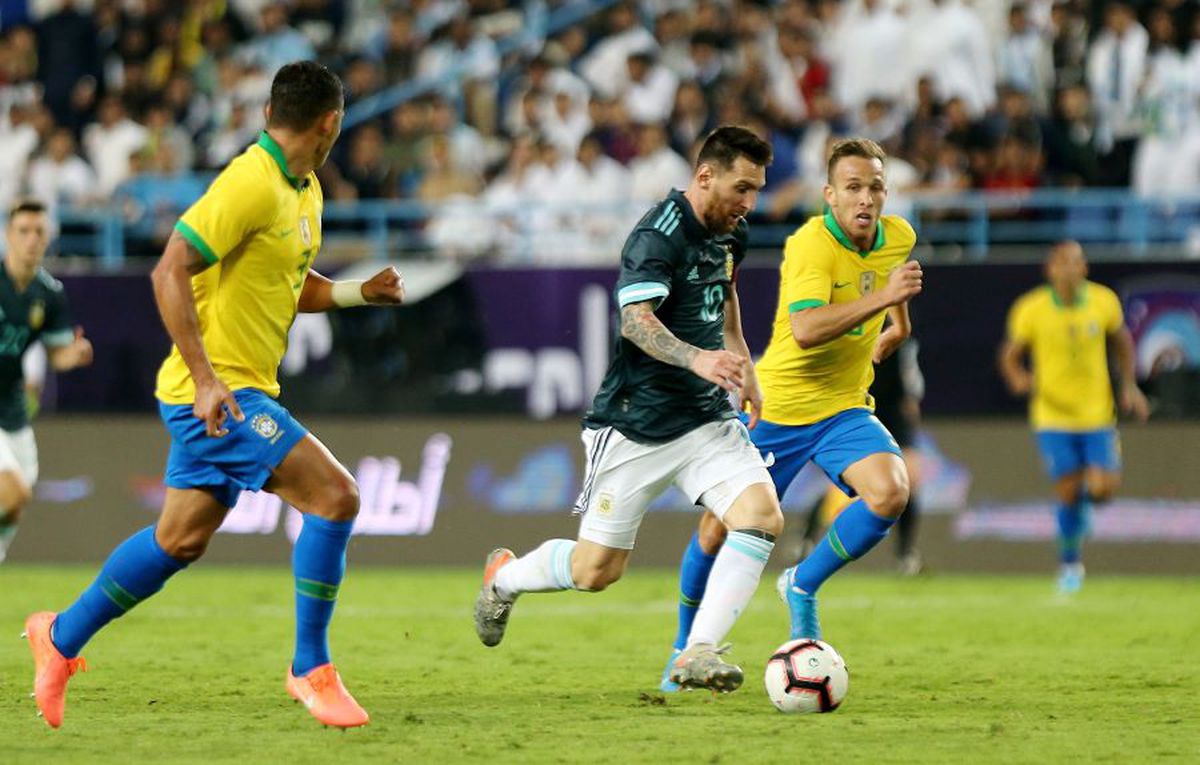 BRAZILIA - ARGENTINA 0-1 // VIDEO Superamical câștigat de „pume” prin golul lui Messi într-un meci în care s-au ratat și două penalty-uri