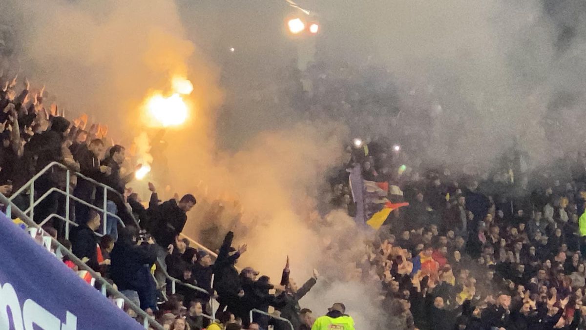 ROMÂNIA - SUEDIA // VIDEO + FOTO Fanii „tricolori” au aprins din nou torțe pe Arena Națională