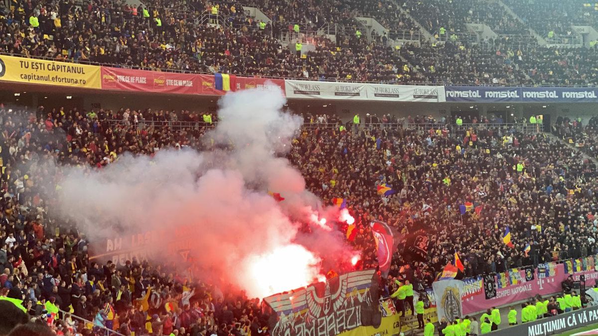 ROMÂNIA - SUEDIA // VIDEO + FOTO Fanii „tricolori” au aprins din nou torțe pe Arena Națională