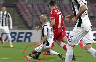 DINAMO - ASTRA 1-1. Penalty-ul refuzat oaspeților n-a fost singura greșeală pro-Dinamo! Paul Anton, iertat de eliminare » Verdictul lui Crăciunescu