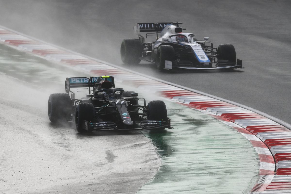 FOTO Lewis Hamilton a făcut ISTORIE! E campion mondial pentru a 7-a oară și l-a egalat pe Michael Schumacher după MP al Turciei