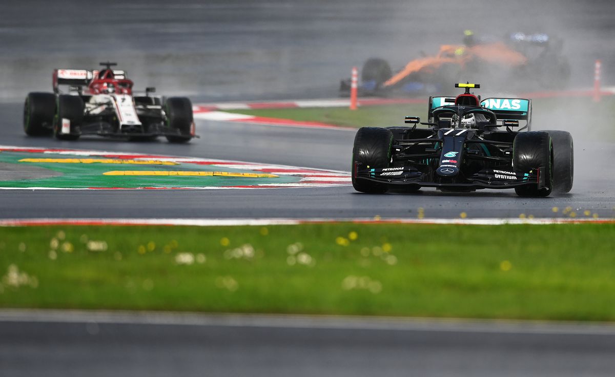 FOTO Lewis Hamilton a făcut ISTORIE! E campion mondial pentru a 7-a oară și l-a egalat pe Michael Schumacher după MP al Turciei