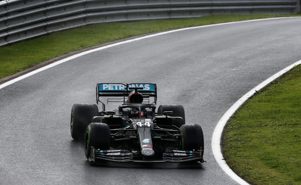 FOTO Lewis Hamilton a făcut ISTORIE! E campion mondial pentru a 7-a oară și l-a egalat pe Michael Schumacher după MP al Turciei