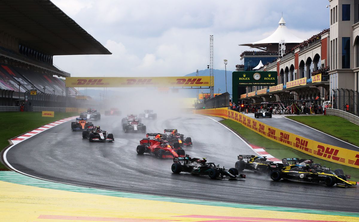 FOTO Lewis Hamilton a făcut ISTORIE! E campion mondial pentru a 7-a oară și l-a egalat pe Michael Schumacher după MP al Turciei