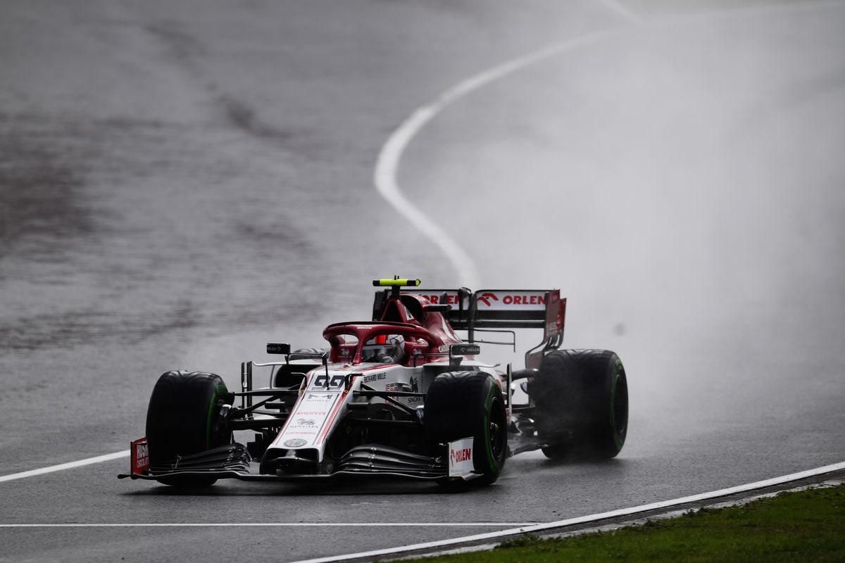 FOTO Lewis Hamilton a făcut ISTORIE! E campion mondial pentru a 7-a oară și l-a egalat pe Michael Schumacher după MP al Turciei